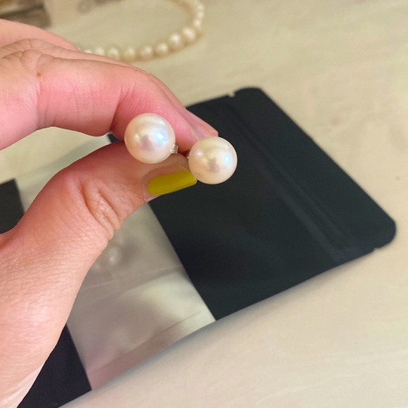 Fresh water pearl earrings - Picture 1 of 4